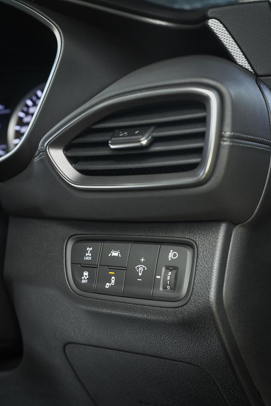 Детали интерьера Hyundai Santa Fe Active X (TM) 2020 года  (AU) (фото 18 из 26)